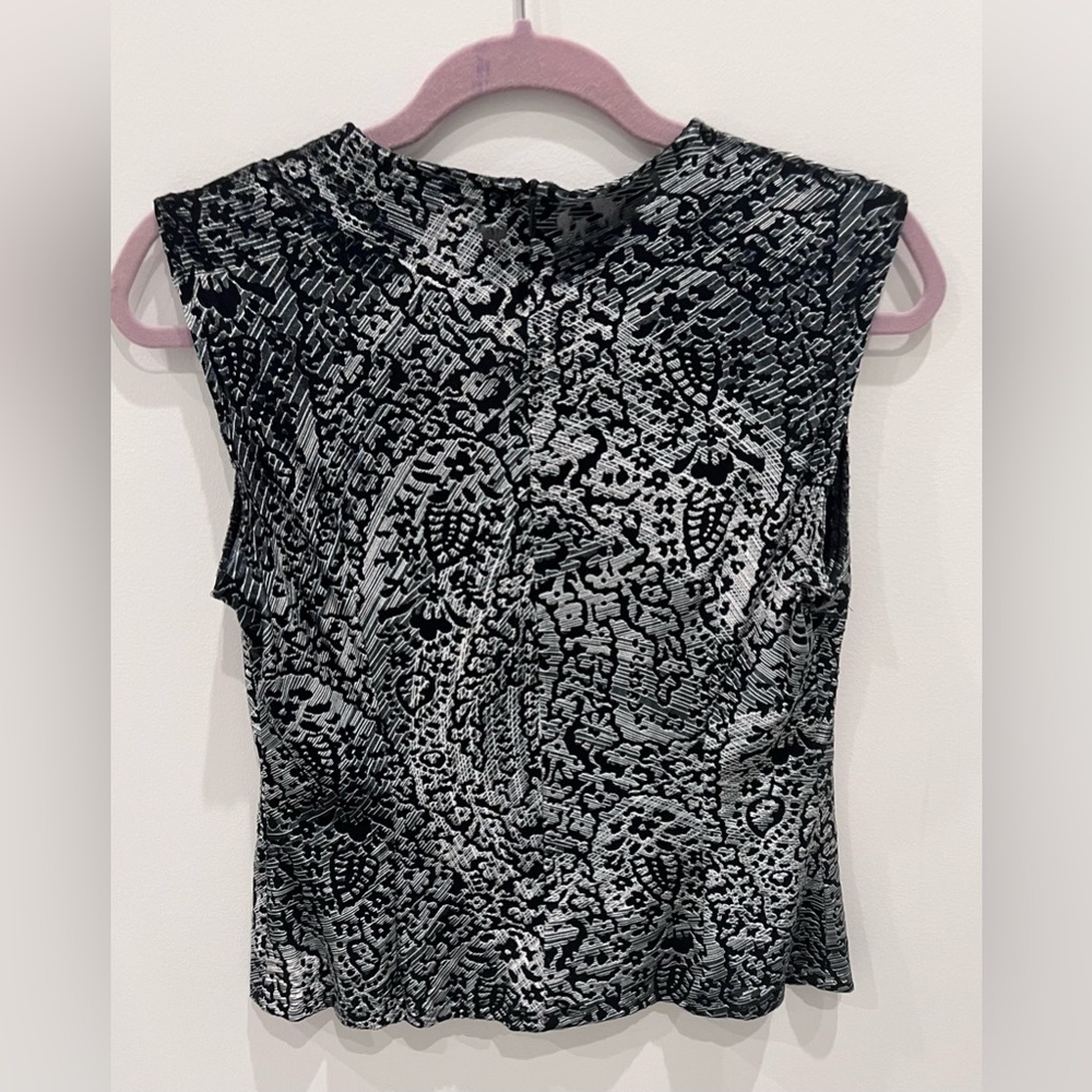 Harve Bernard.Size 4. Black / Silver top
